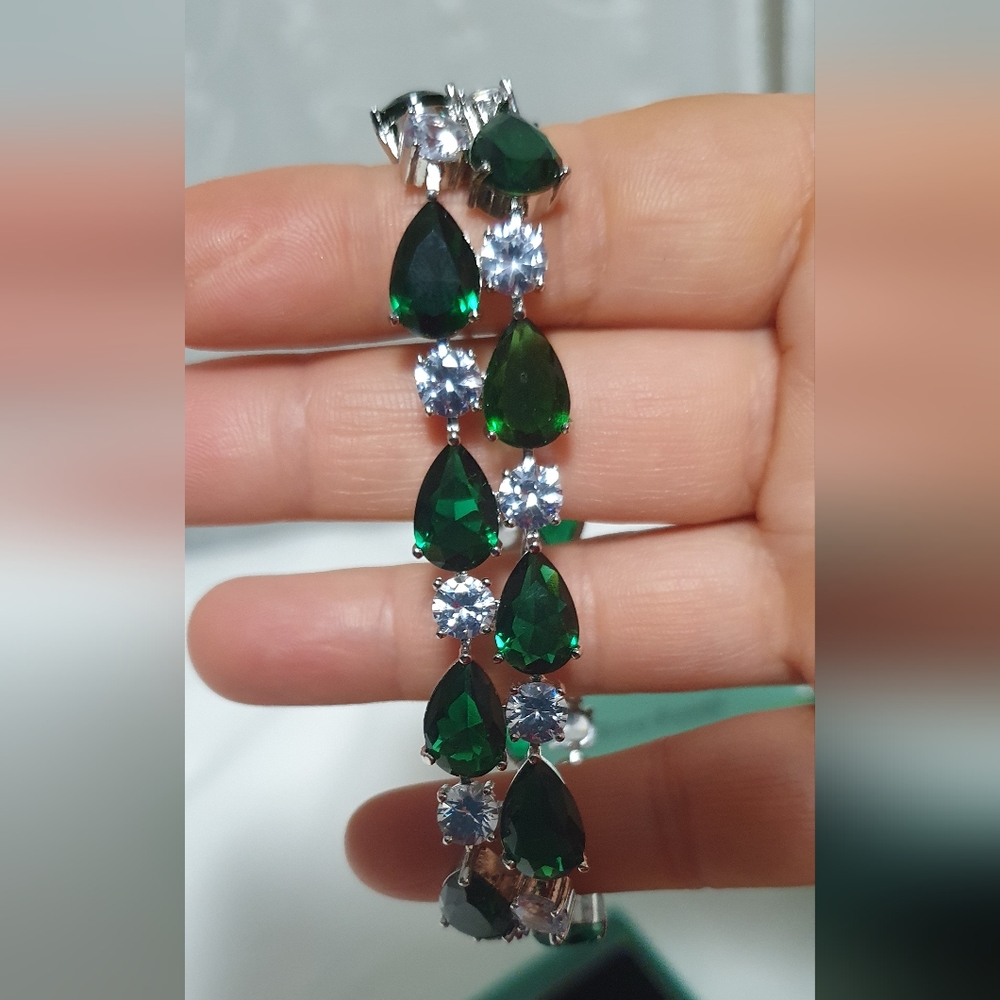 Jewelry - Picture 3 of 6